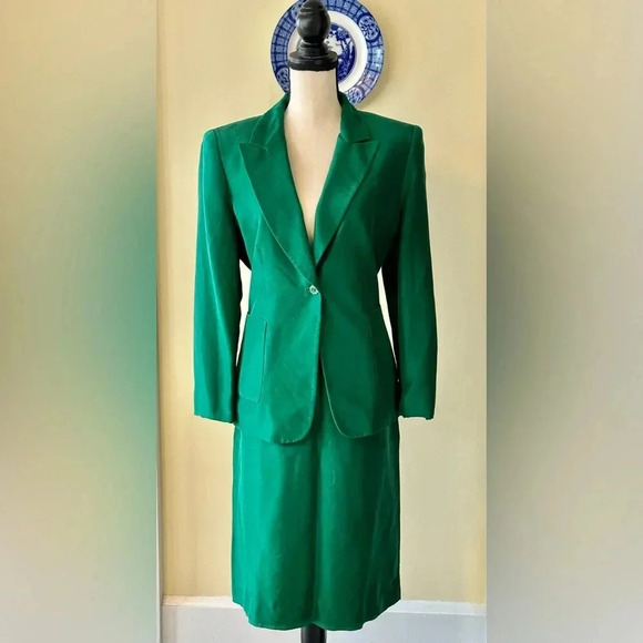 Kasper A.S.L. | Emerald Green 100% Silk Two Piece Skirt & Blazer Set - Picture 1 of 14
